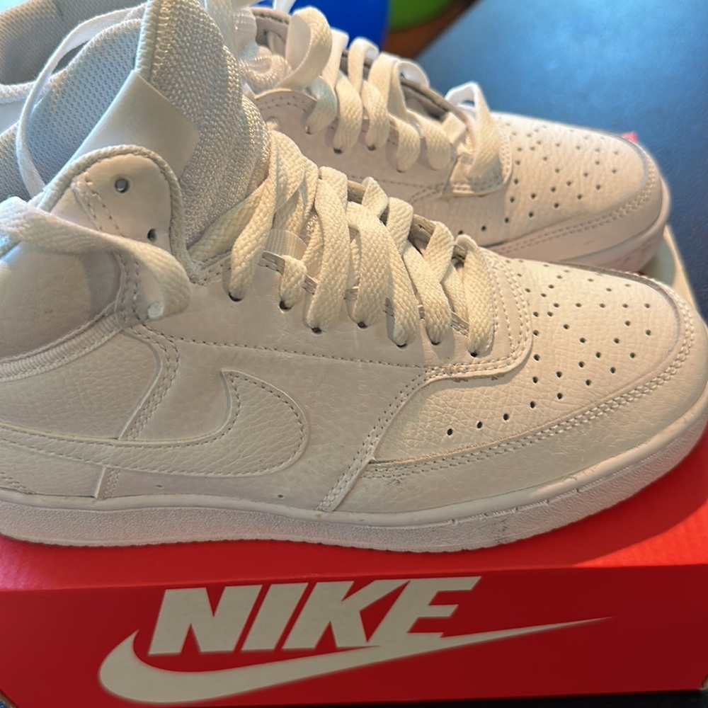 Nike Sneaker - image 3